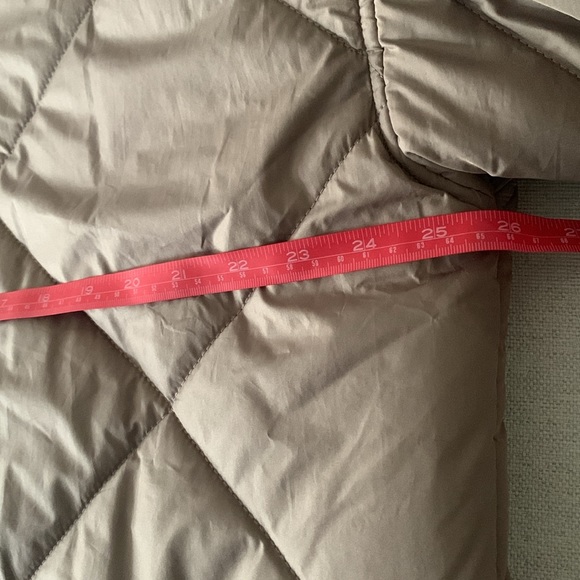 H&M size XXL long quilted puffer coat has pockets and snap slits on sides, beige - Picture 9 of 10